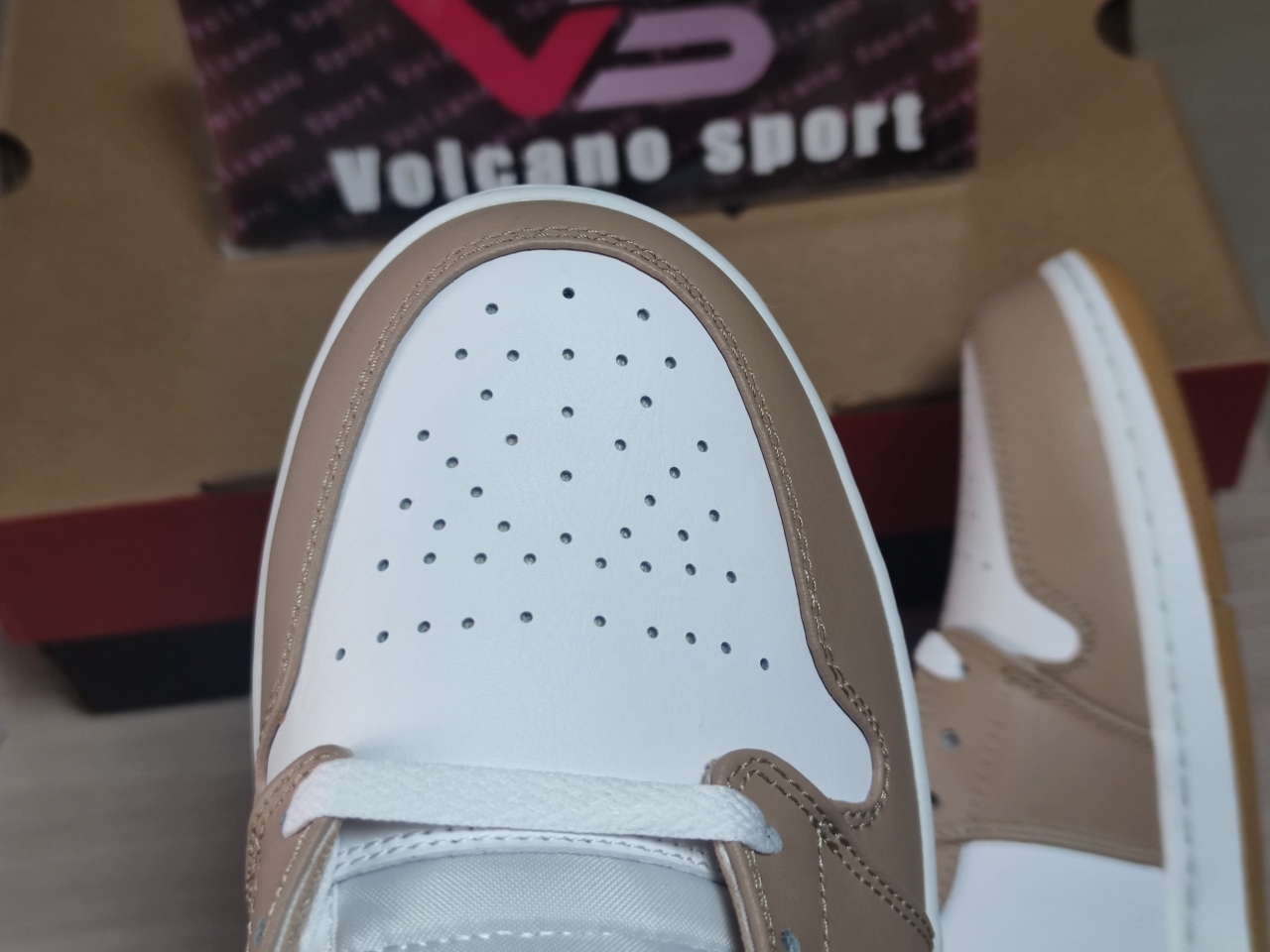 Jordan 1 Mid Tan Gum 554724 271