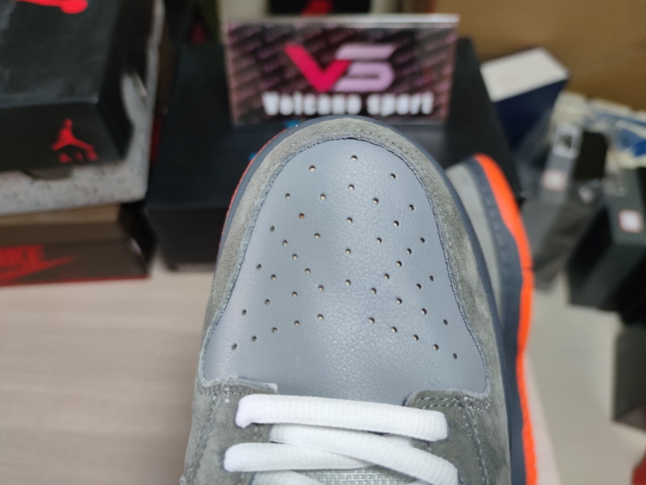 SB Dunk Low Staple NYC Pigeon 304292 011