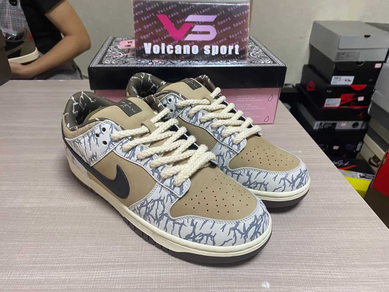 Travis Scott x Nike SB Dunk Low CT5053-010