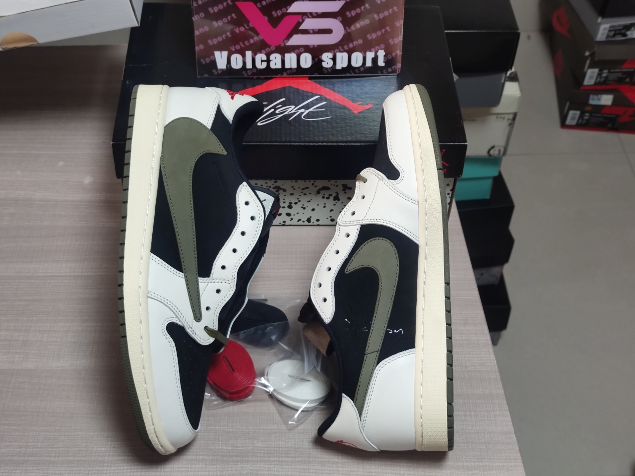 Jordan 1 Retro Low OG SP Travis Scott Olive DZ4137 106