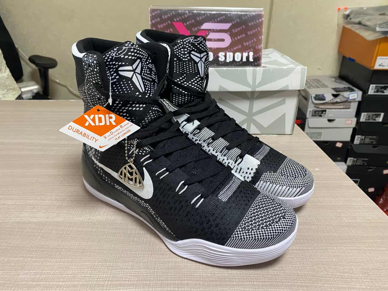 Kobe 9 Elite Black History Month 704304-010