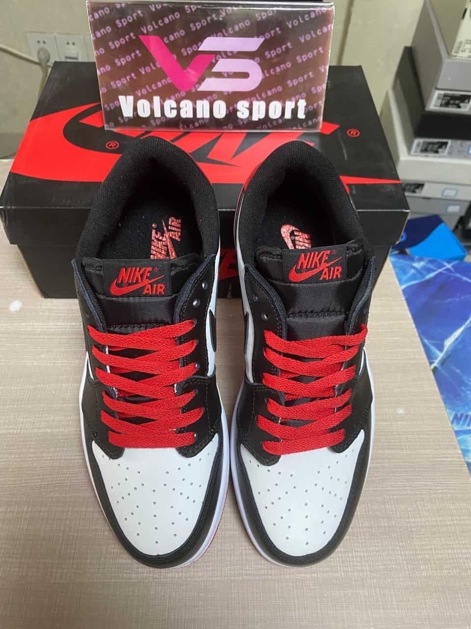 Jordan 1 Retro Low OG Black Toe CZ0858-106
