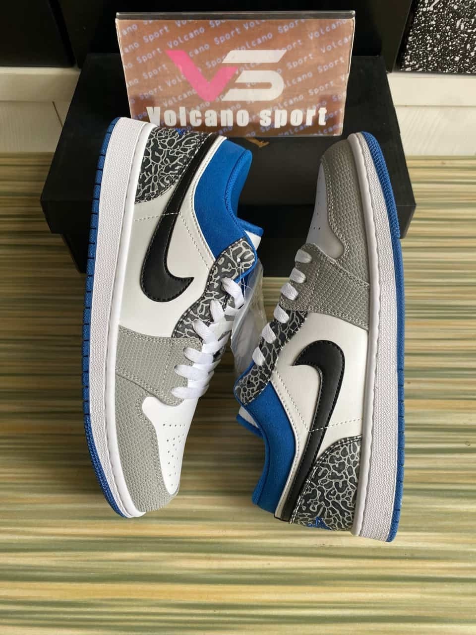 Jordan 1 Low SE True Blue DM1199-140