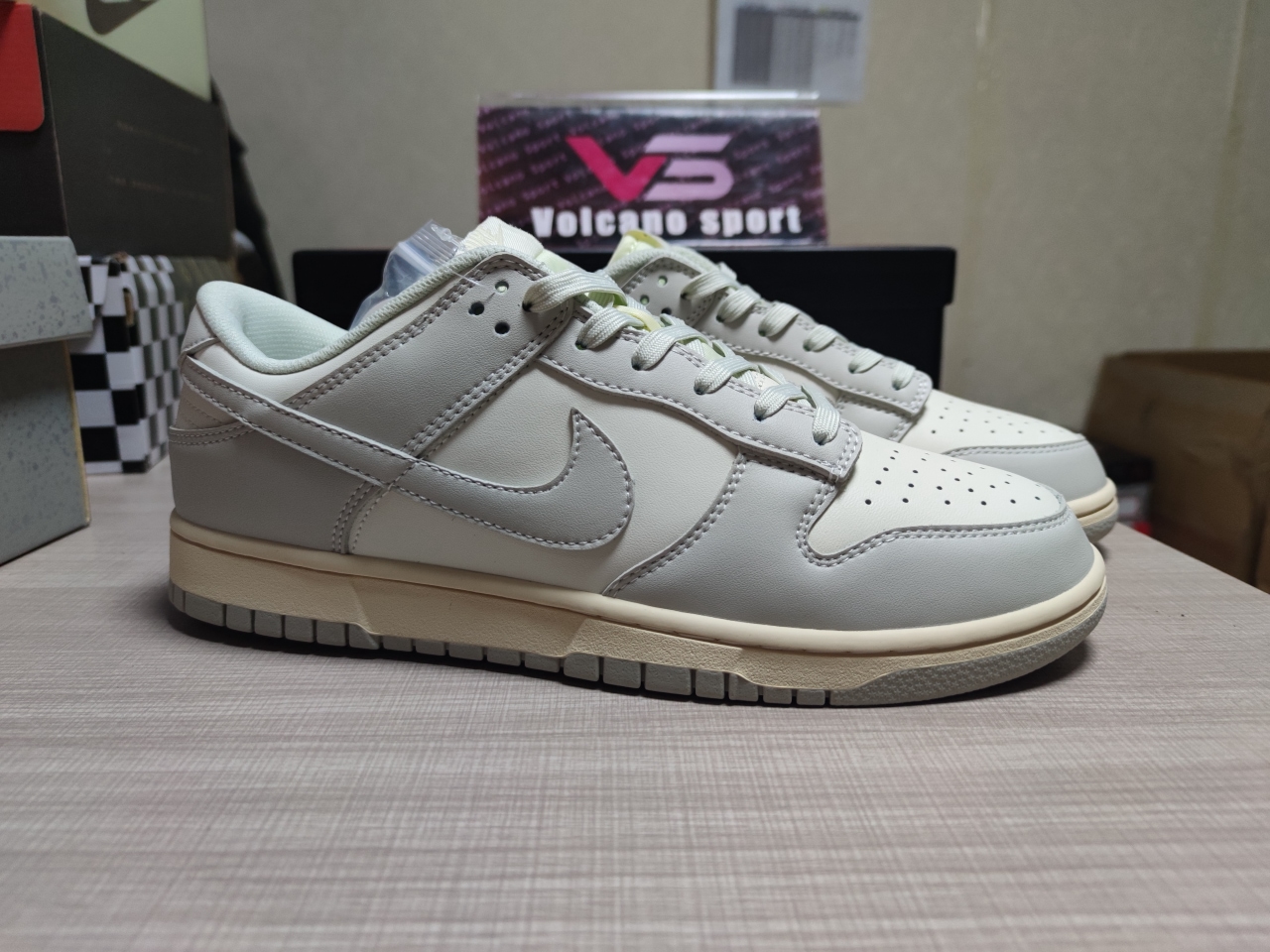 Dunk Low Sail Light Bone DD1503 107