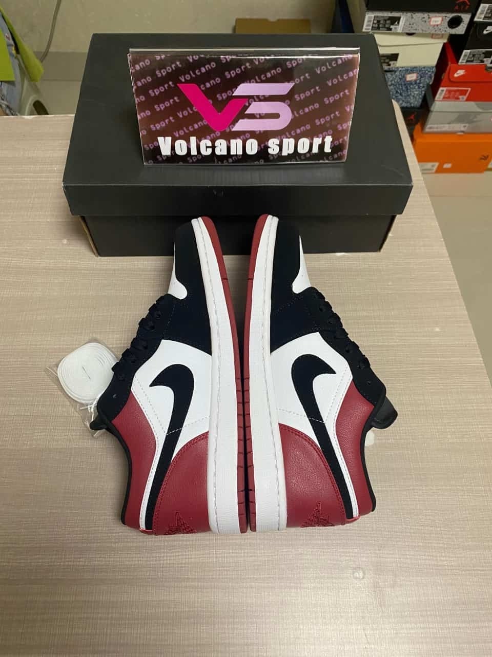 Jordan 1 Low Black Toe (2019) 553558-116