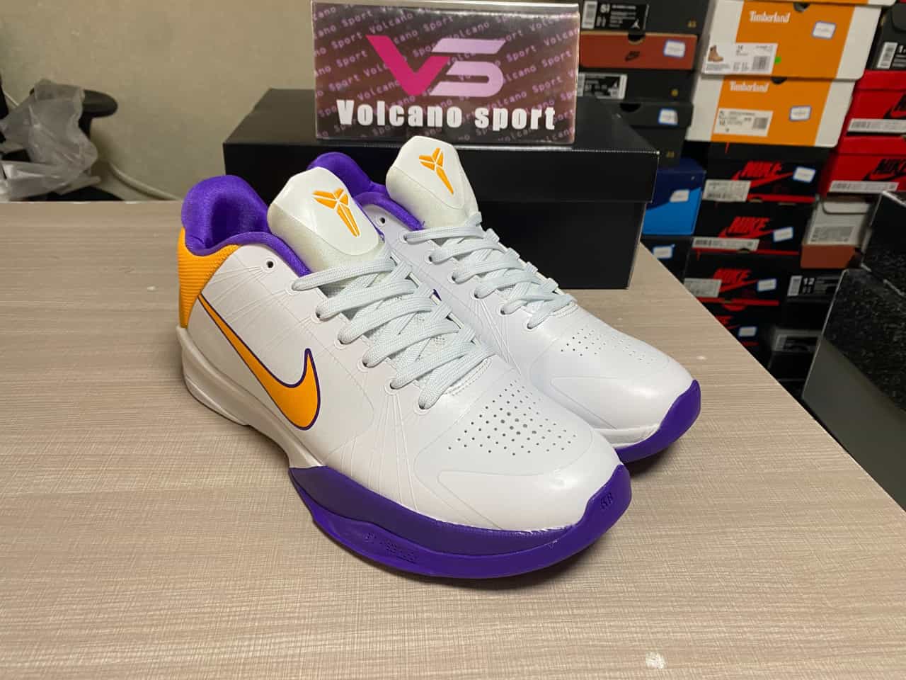 Kobe 5 Lakers 386429-102