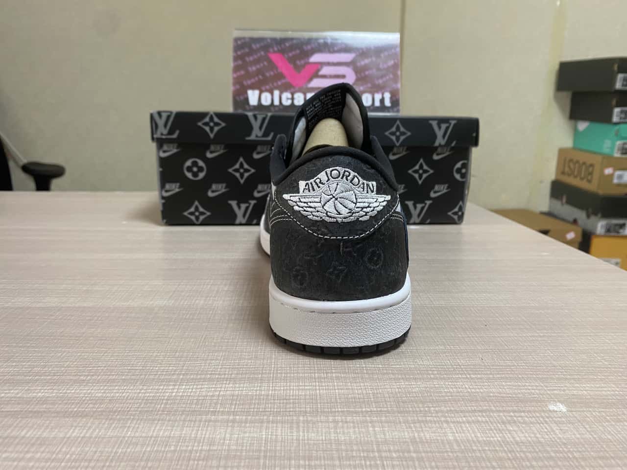 LV x Jordan 1 Low DL2211-001