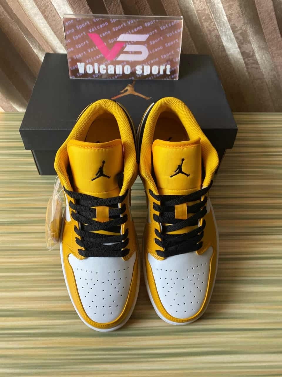 Jordan 1 Low Taxi 553558-701
