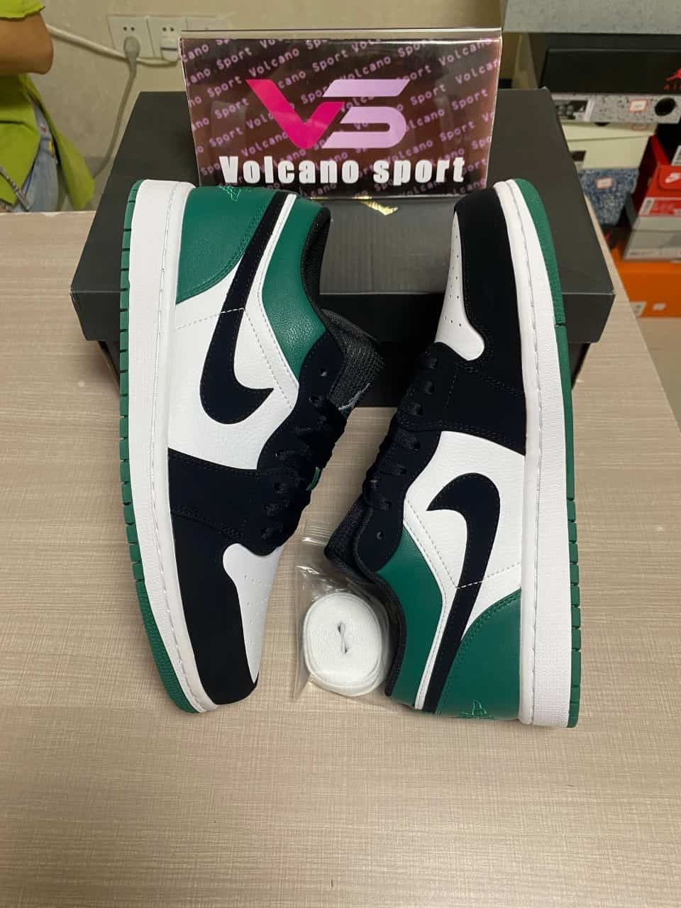 Jordan 1 Low White Black Mystic Green 553558-113