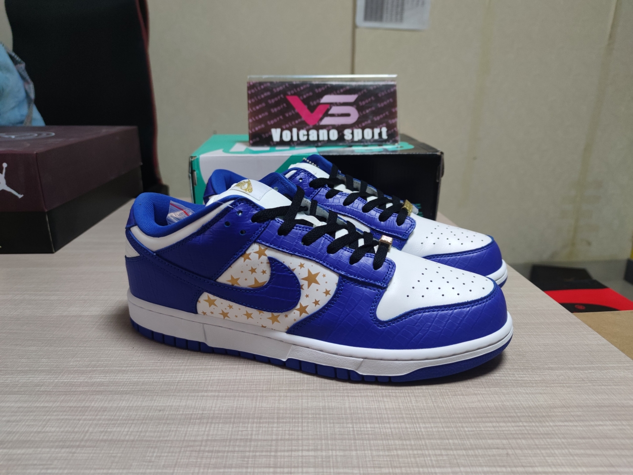 SB Dunk Low Supreme Stars Hyper Royal DH3228 100