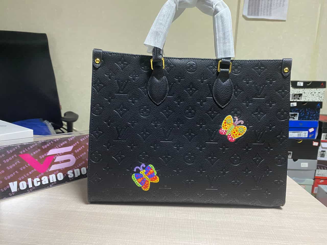 LV x YK Onthego MM Black Flower Marquetry