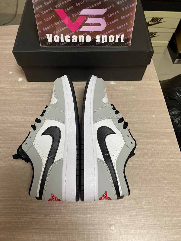 Jordan 1 Low Light Smoke Grey 553558-030