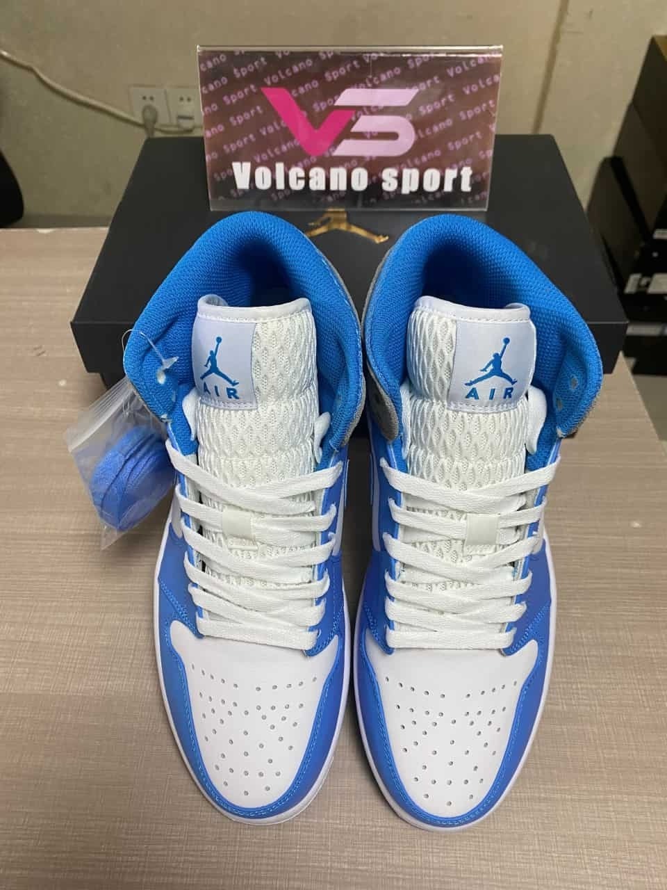 Jordan 1 Mid University Blue Grey DX9276-100