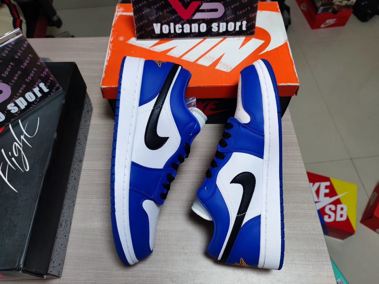 Jordan 1 Low Hyper Royal Orange Peel 553558-401