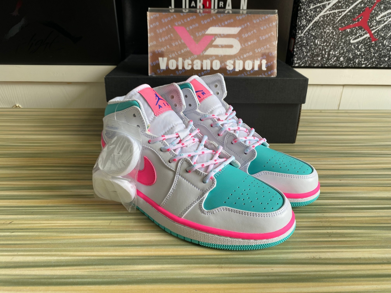 Jordan 1 Mid White Pink Green Soar 555112-102