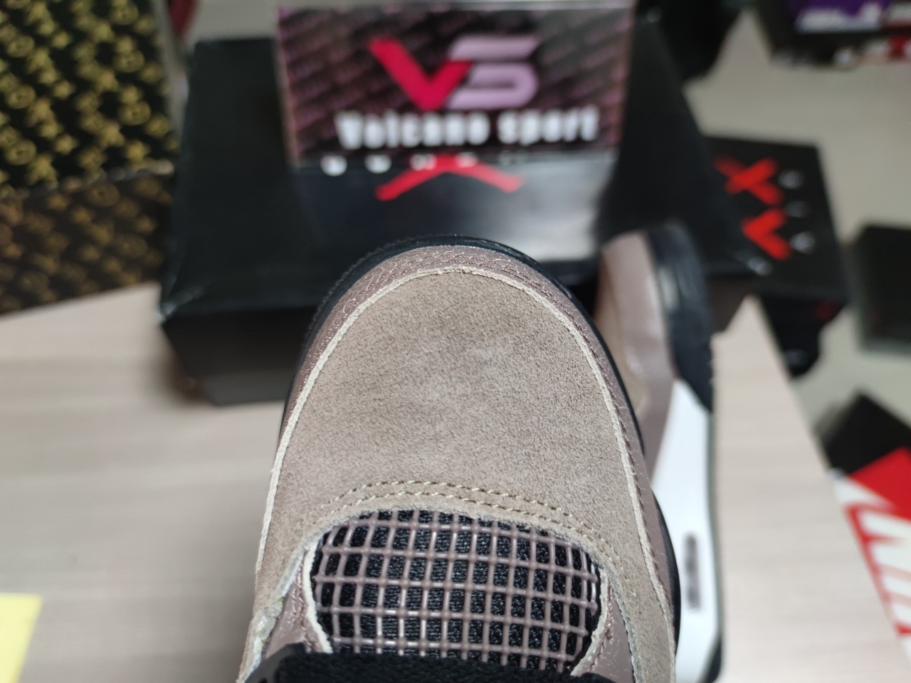 Jordan 4 Retro Taupe Haze DB0732-200