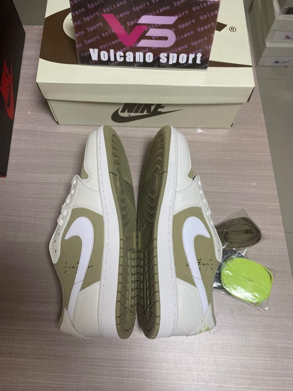 Travis Scott x Air Jordan 1 Low Golf FZ3124-200