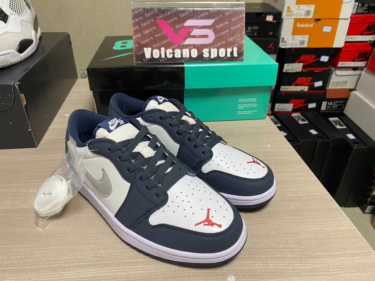 Jordan 1 Low SB Midnight Navy CJ7891-400
