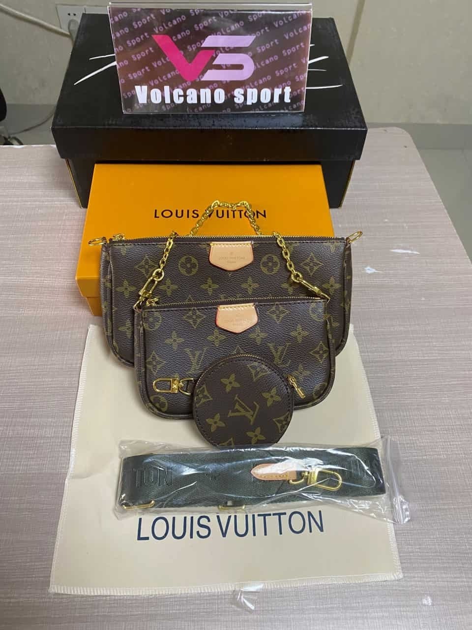 LV Multi-Pochette Accessoires