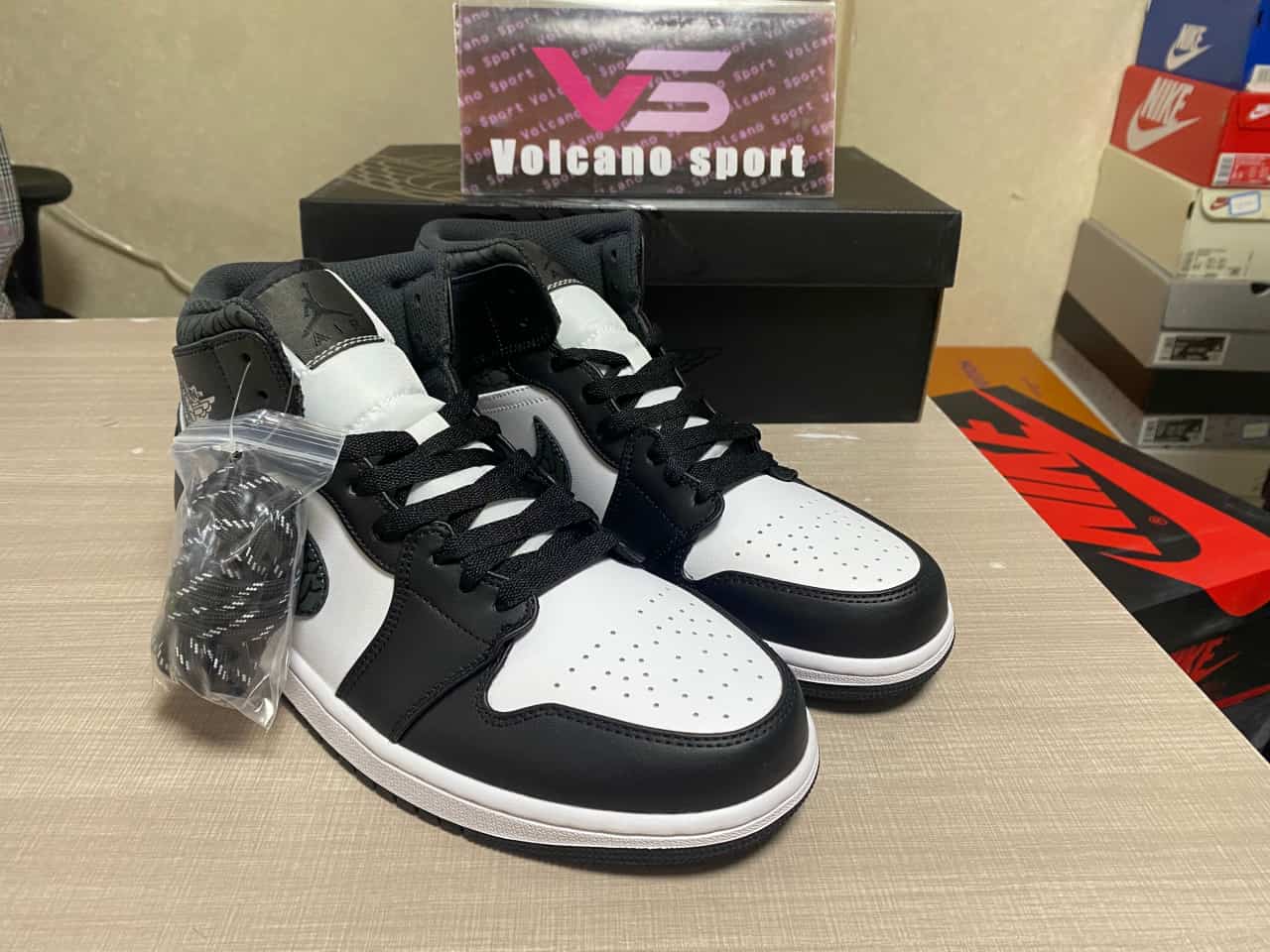 Jordan 1 Mid SE Panda Elephant FB9911-001