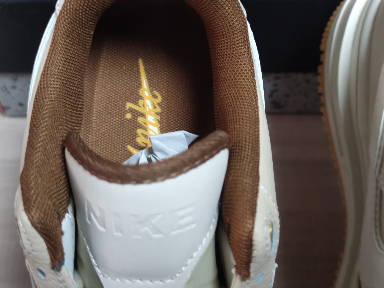 Air Force 1 '07 white/golden DD1525 100