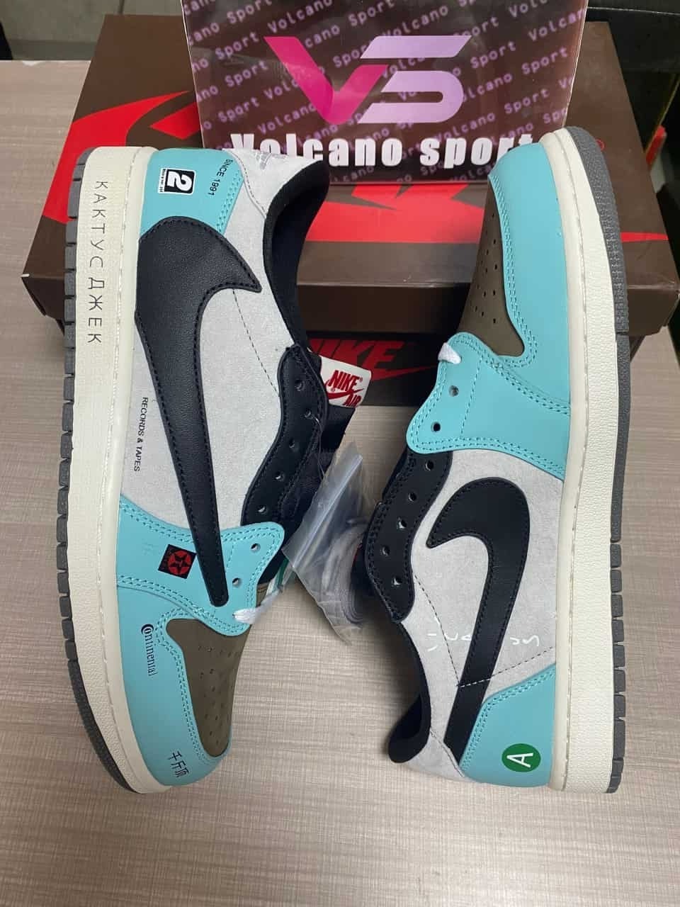Travis Scott x Air Jordan 1 DM7866-009