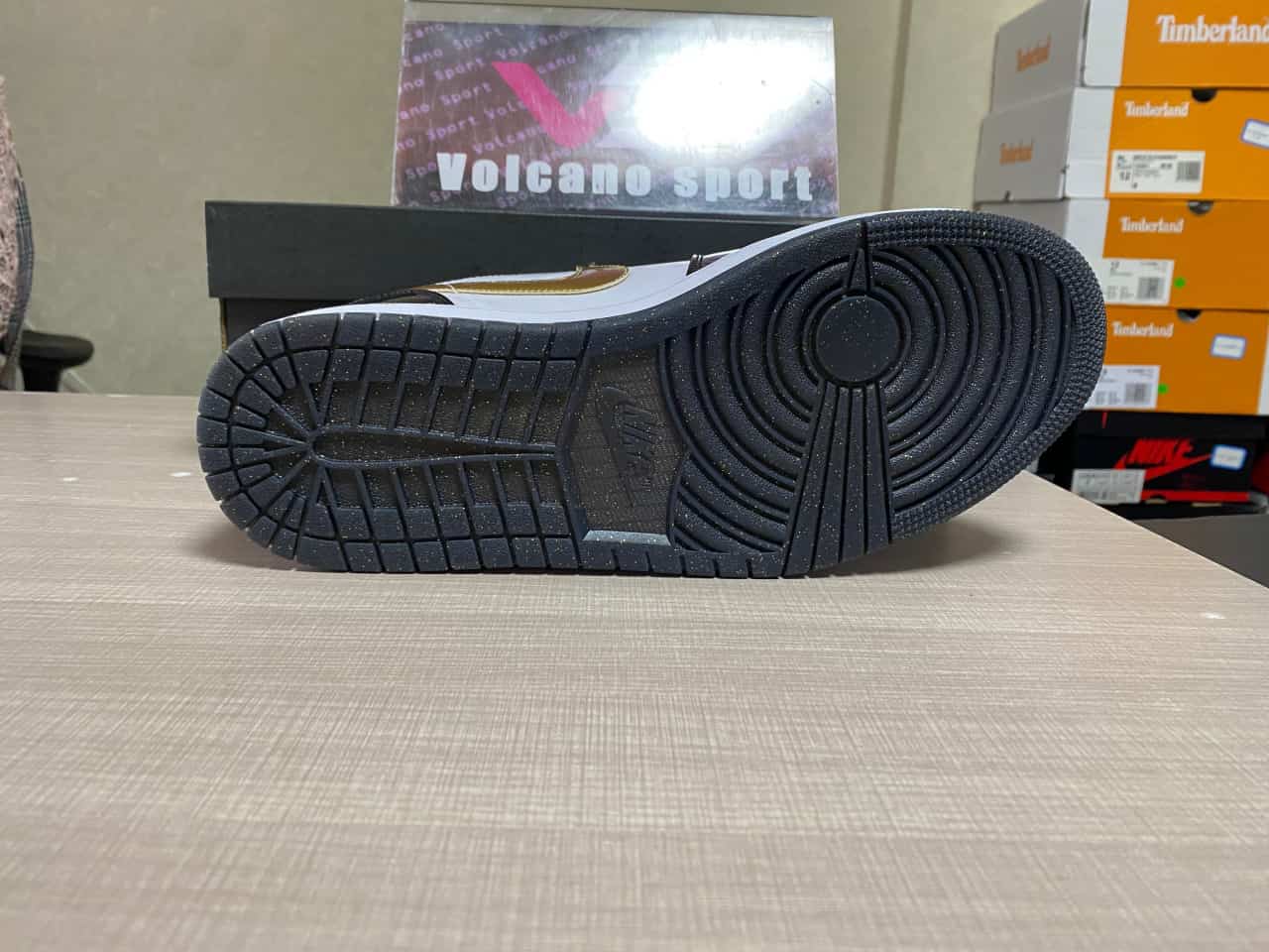 Jordan 1 Low SE Gold Toe DR6970-071