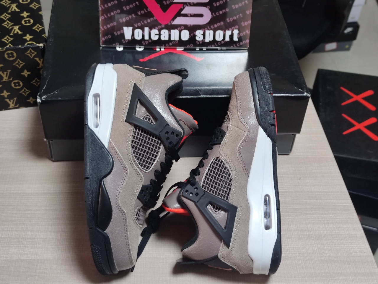 Jordan 4 Retro Taupe Haze DB0732-200