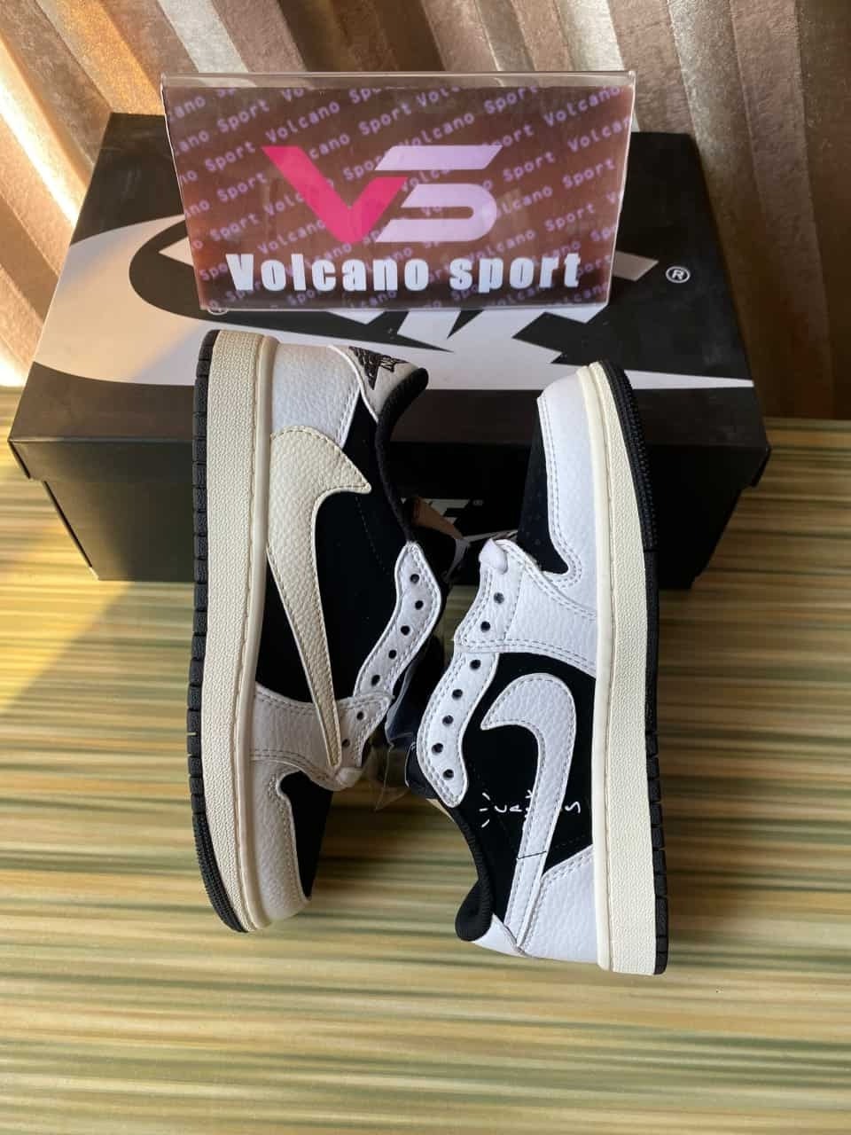 Travis Scott x Air Jordan 1 Low Black and White DM7866-002