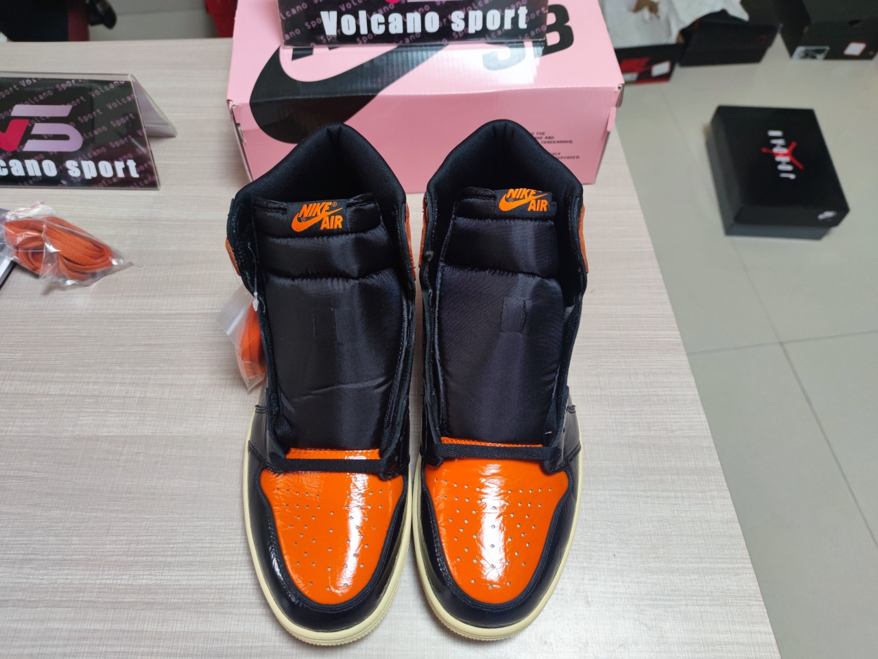 Jordan 1 Retro High Shattered Backboard 3.0 555088 028