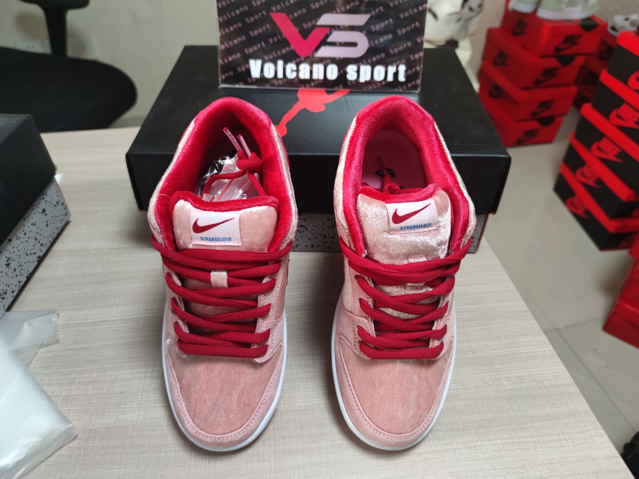 StrangeLove x SB Dunk Low PRO CT2552-800