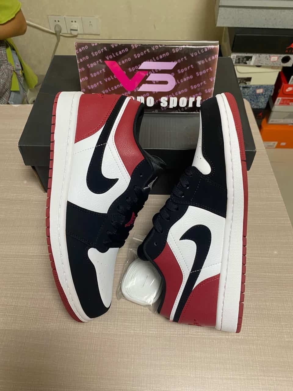 Jordan 1 Low Black Toe (2019) 553558-116