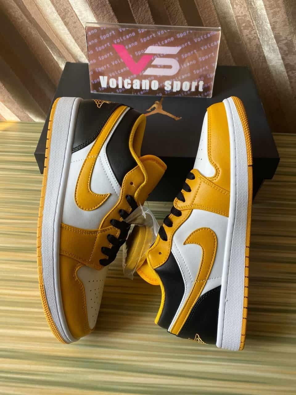 Jordan 1 Low Taxi 553558-701