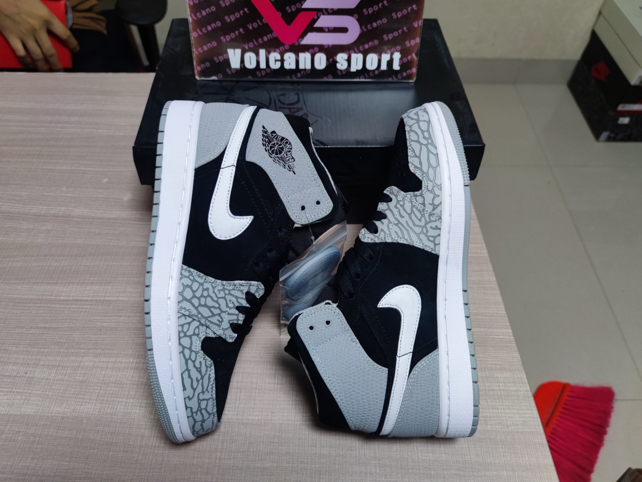 Jordan 1 Mid SE Elephant Print DM1200 016