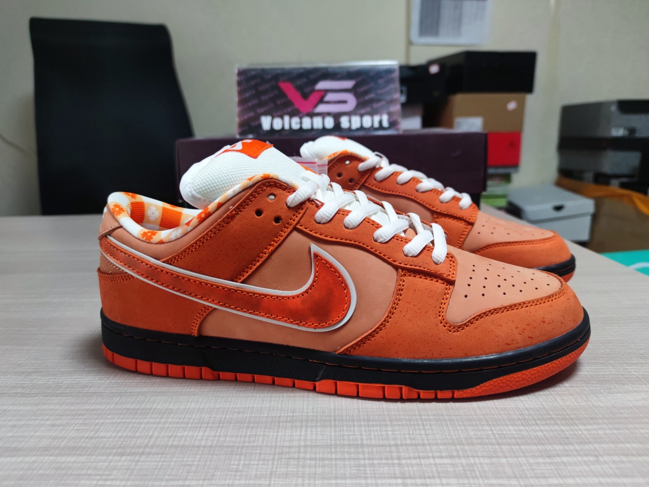 Concepts x SB Dunk Low “Orange Lobster” FD8776-800