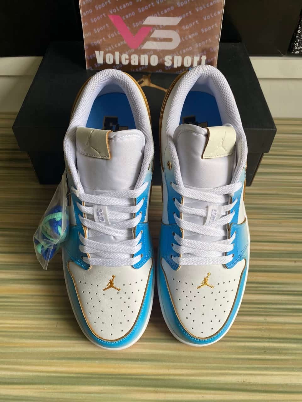 Jordan 1 Low SE University Blue Gradient FN8895-141