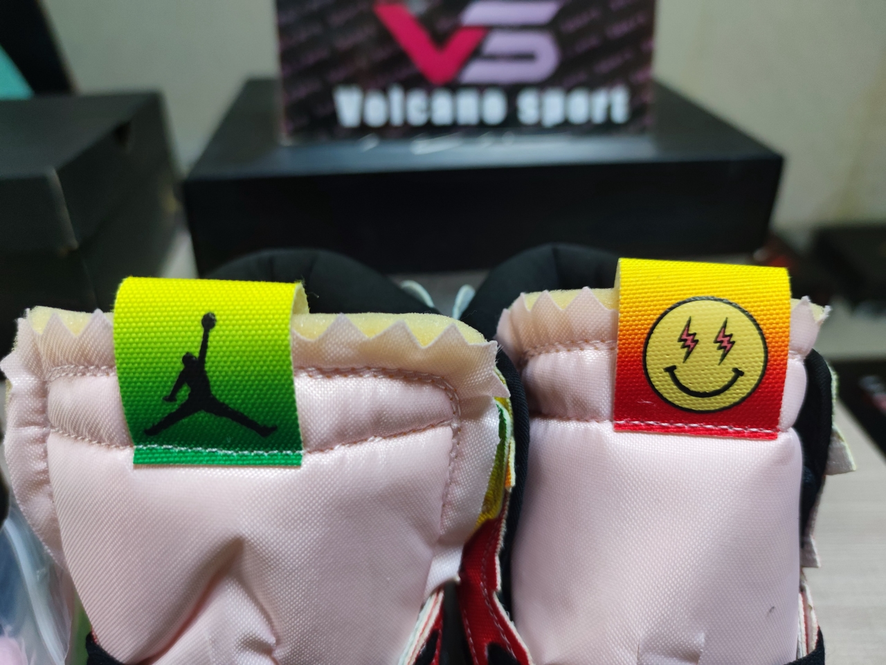 J Balvin x Jordan 1 High OG DC3481 900