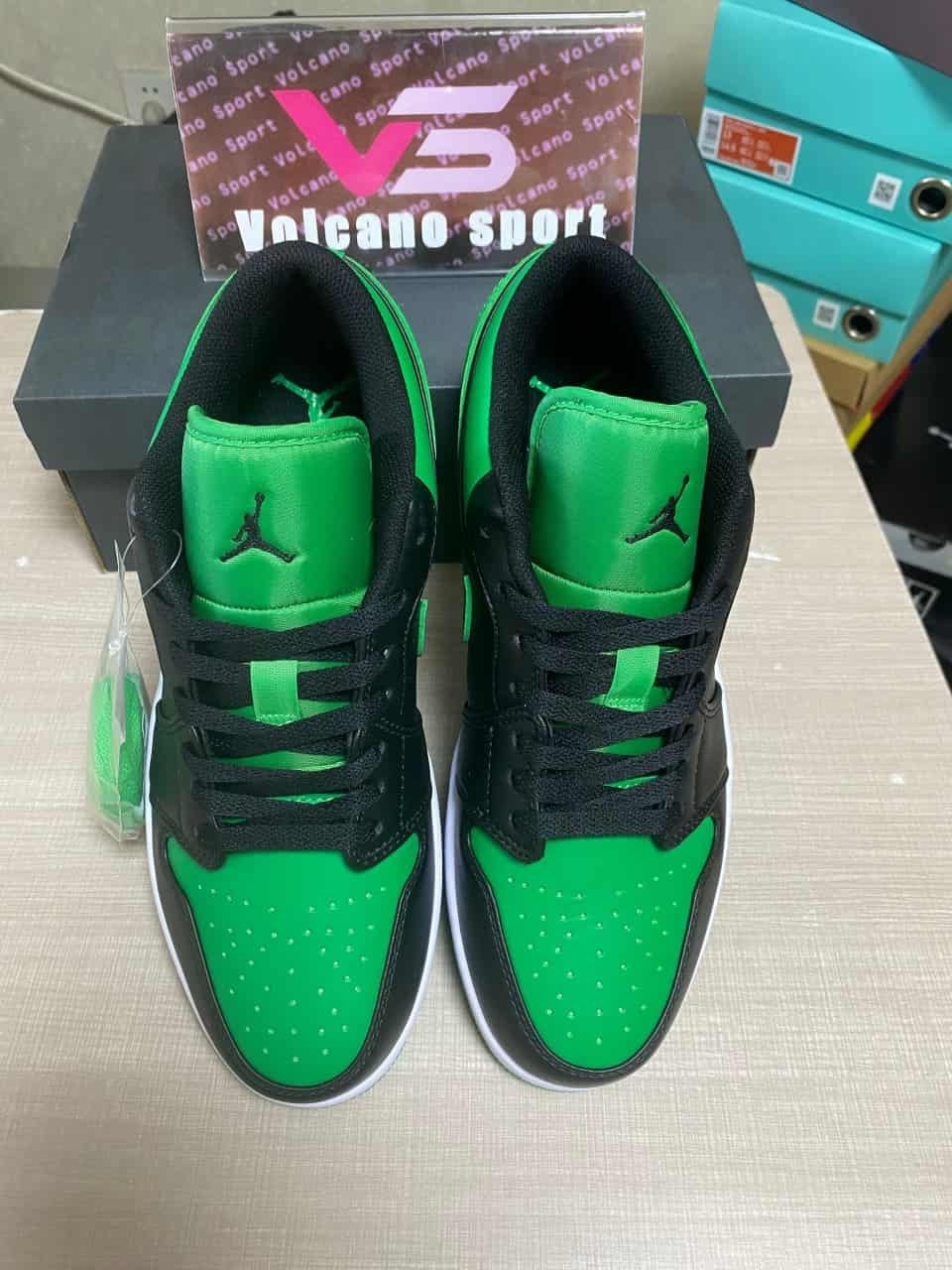 Jordan 1 Low Lucky Green 553558-065