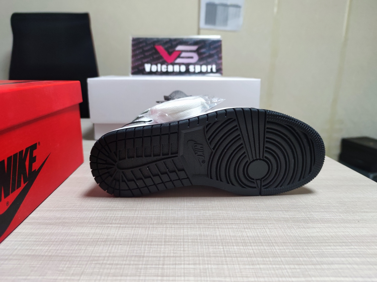 Jordan 1 Retro High Silver Toe CD0461 001