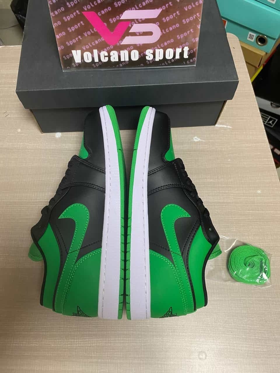 Jordan 1 Low Lucky Green 553558-065