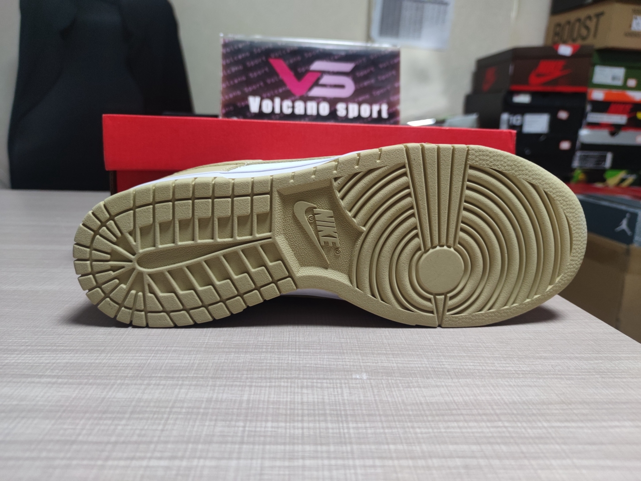 Dunk Low Team Gold DV0833-100