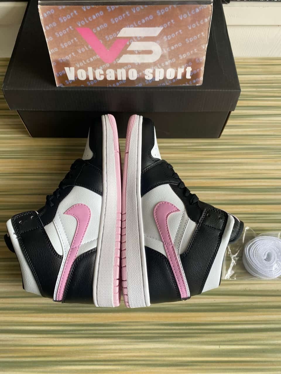 Jordan 1 Mid White Black Light Arctic Pink 555112-103
