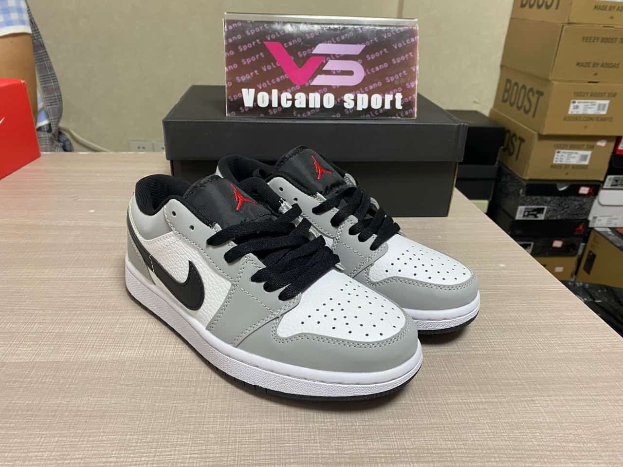 Jordan 1 Low Light Smoke Grey 553558-030