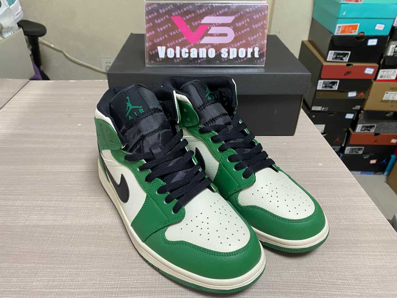 Jordan 1 Mid Pine Green 852542-301
