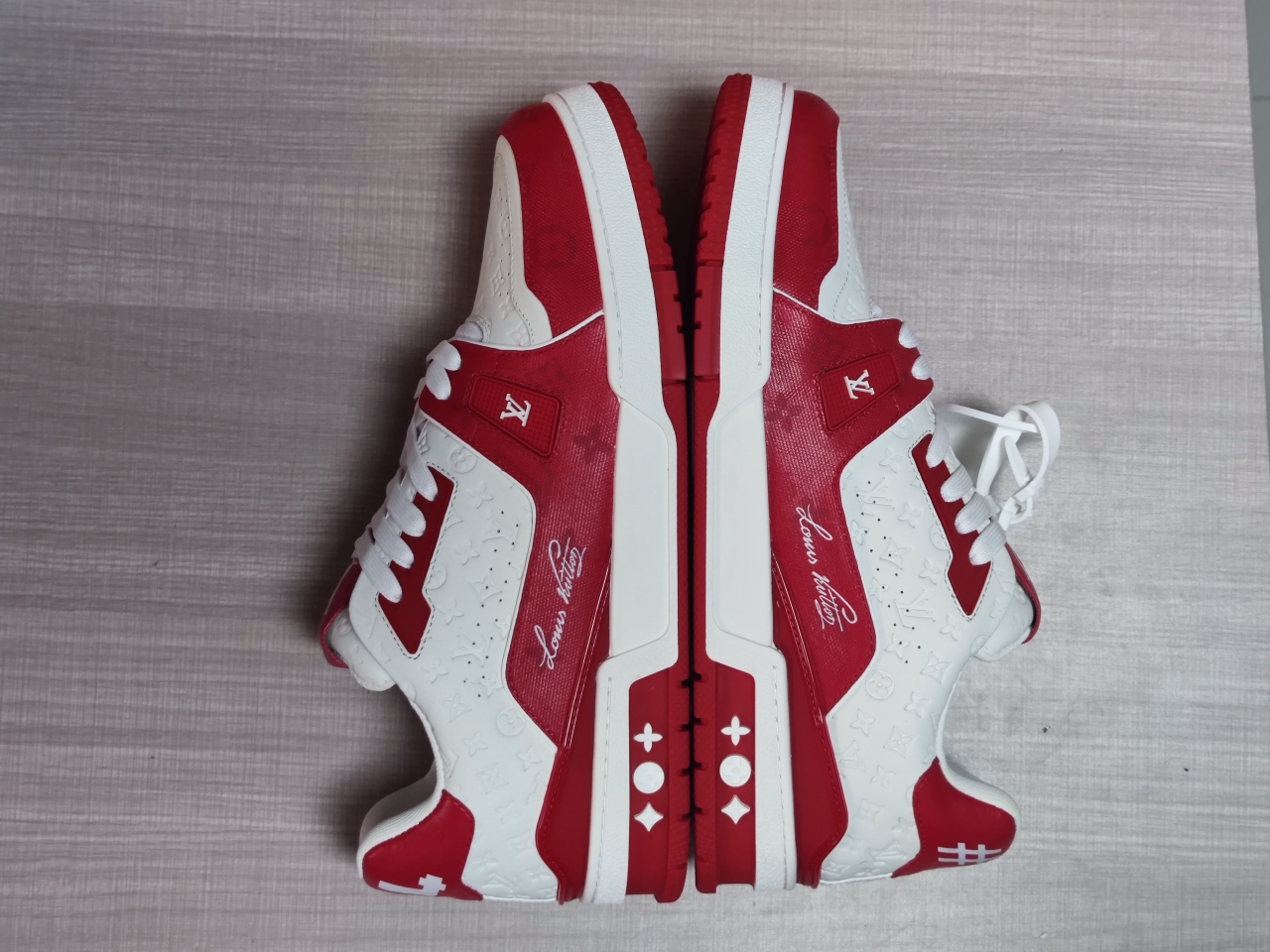 LV Trainer #54 Signature Red White