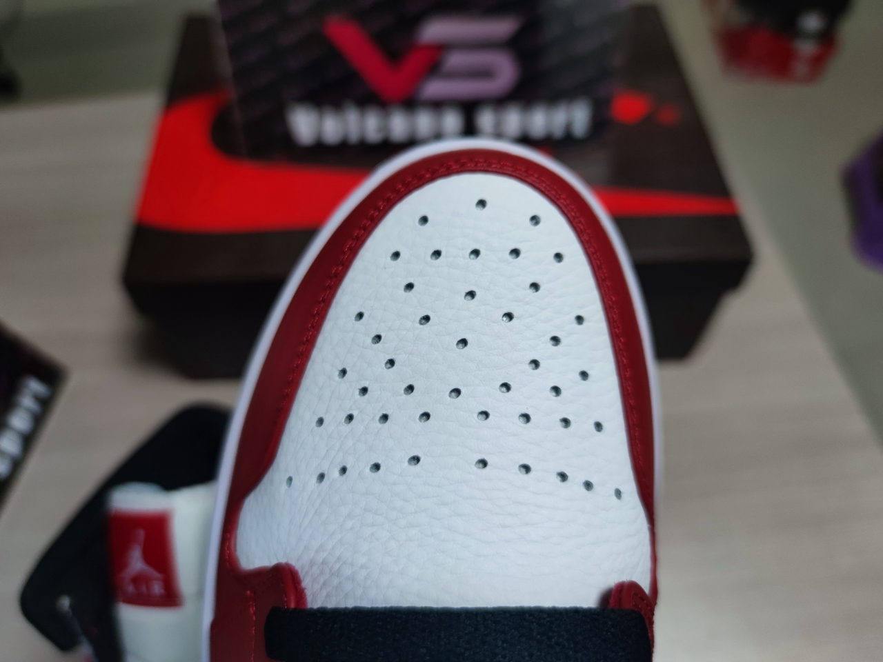 Jordan 1 Mid Chicago 554724-173