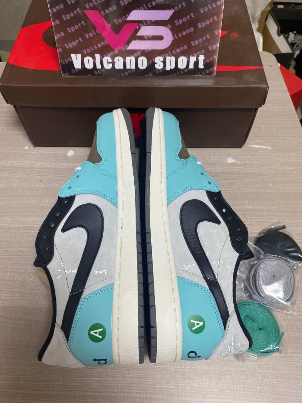 Travis Scott x Air Jordan 1 DM7866-009