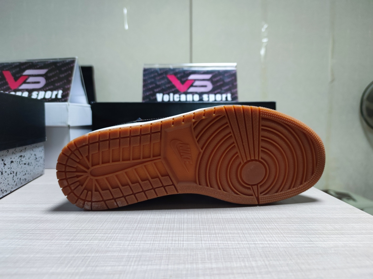 Jordan 1 Retro Low GG