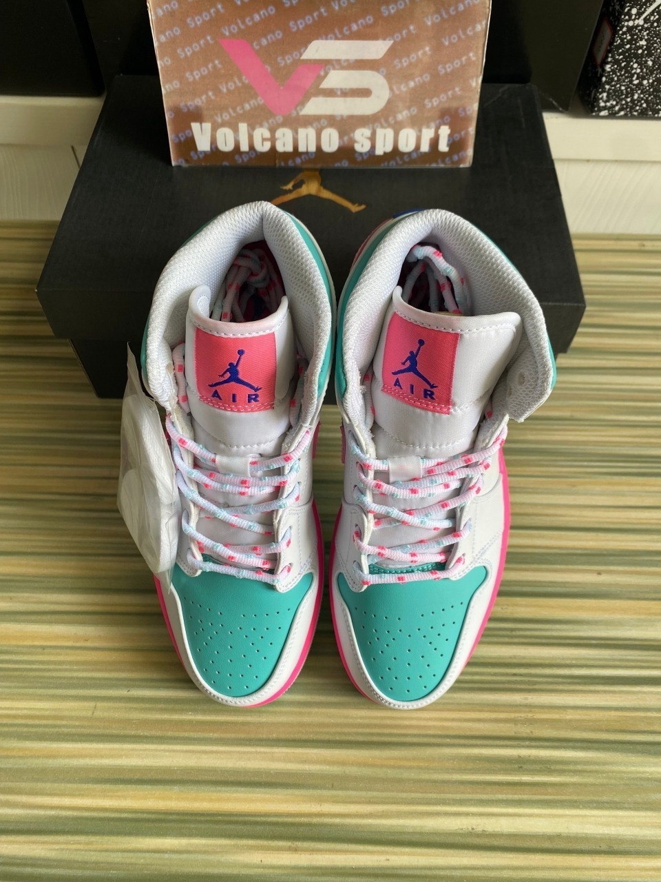Jordan 1 Mid White Pink Green Soar 555112-102