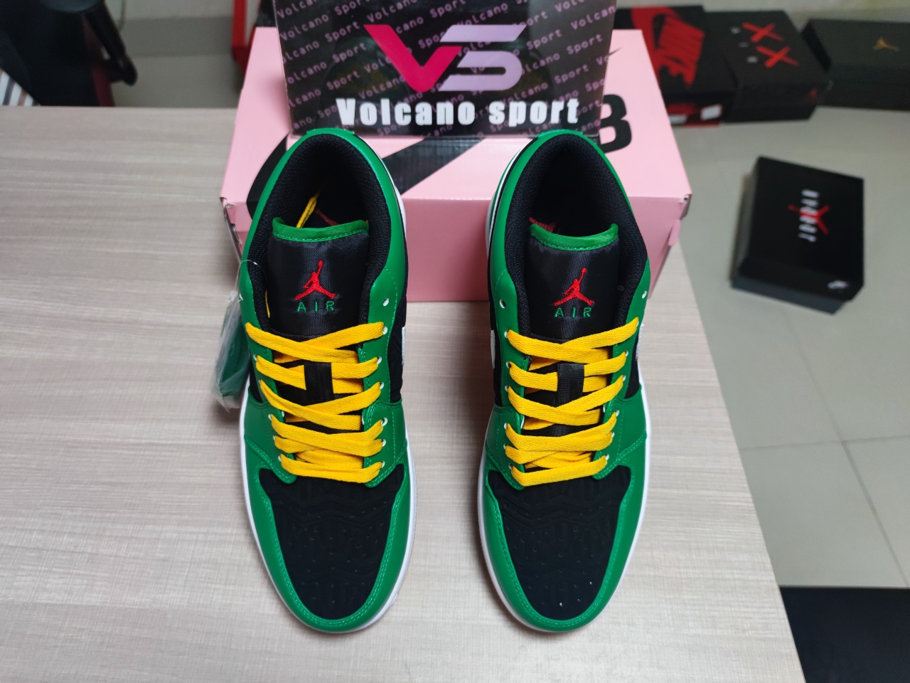 Jordan 1 Low SE Holiday Special (2022) DQ8422 300